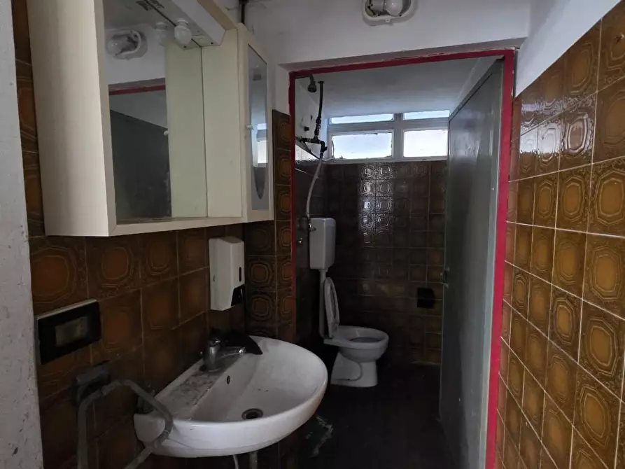 Immagine 8 di Locale commerciale in vendita  a Santa Croce Sull'arno