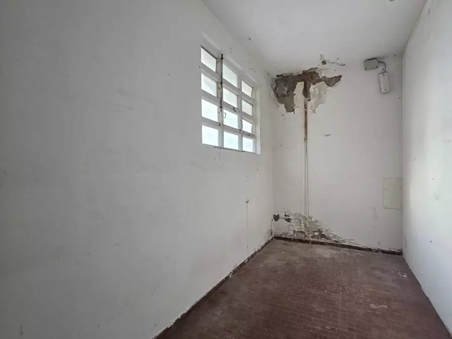 Immagine 7 di Locale commerciale in vendita  a Santa Croce Sull'arno