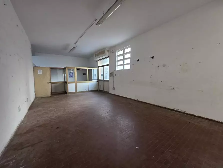 Immagine 4 di Locale commerciale in vendita  a Santa Croce Sull'arno