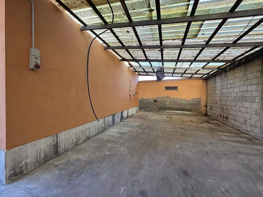 Immagine 9 di Locale commerciale in vendita  a Santa Croce Sull'arno