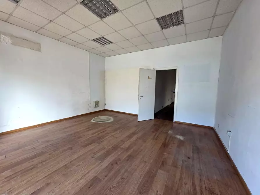 Immagine 2 di Locale commerciale in vendita  a Santa Croce Sull'arno