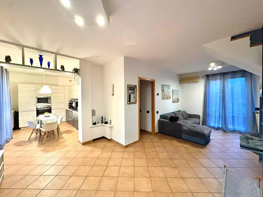 Immagine 11 di Appartamento in vendita  a Massa