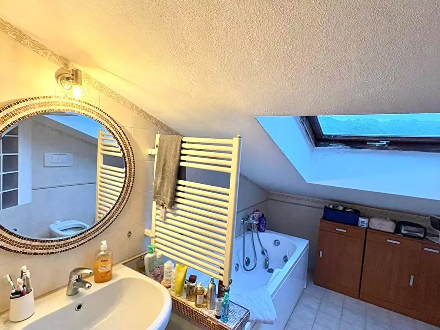 Immagine 2 di Appartamento in vendita  a Massa