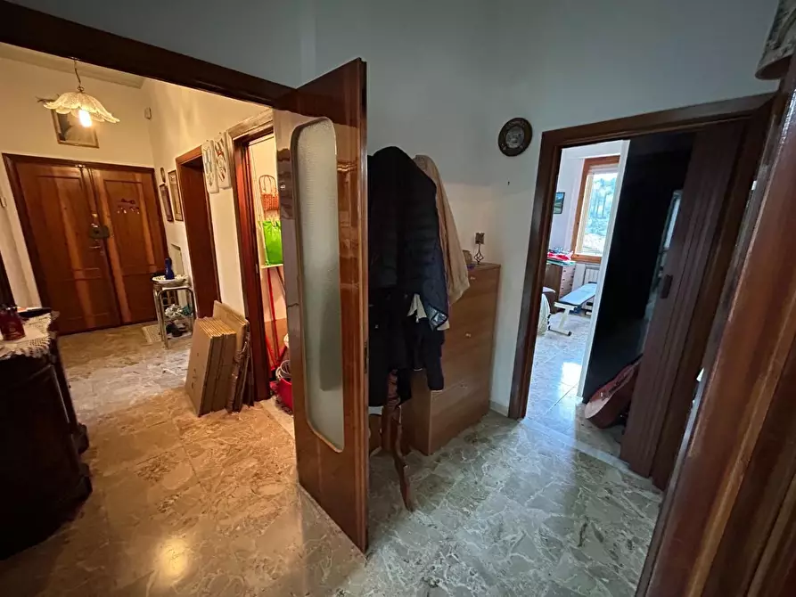 Immagine 11 di Appartamento in vendita  a Siena