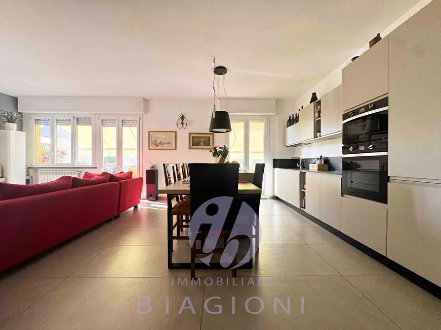 Immagine 4 di Appartamento in vendita  a Pietrasanta