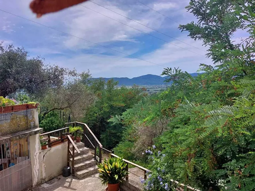 Immagine 2 di Porzione di casa in vendita  a Ortonovo