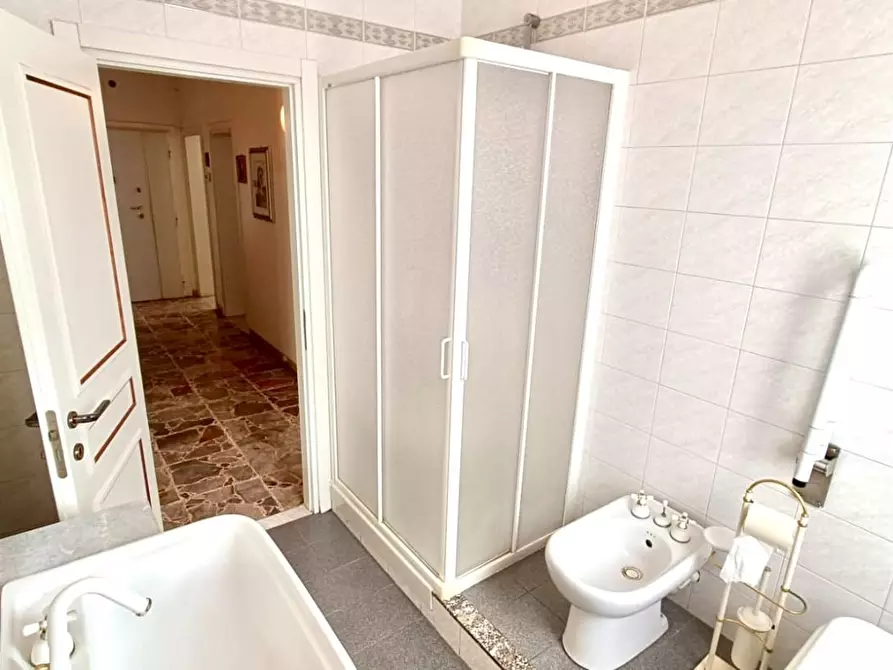 Immagine 8 di Appartamento in vendita  a Siena