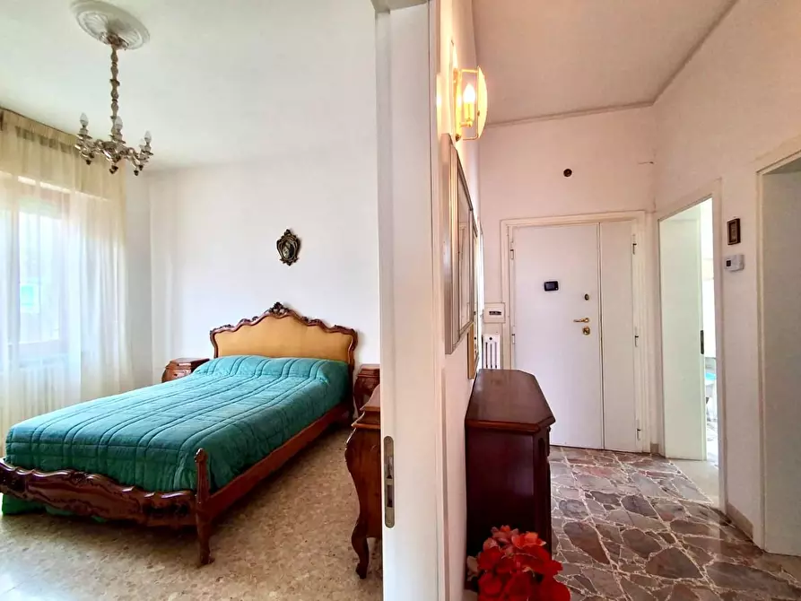 Immagine 28 di Appartamento in vendita  a Siena