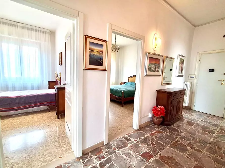 Immagine 2 di Appartamento in vendita  a Siena