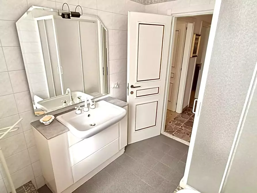 Immagine 6 di Appartamento in vendita  a Siena