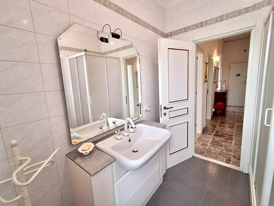 Immagine 14 di Appartamento in vendita  a Siena