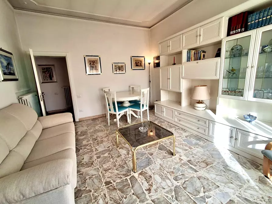 Immagine 17 di Appartamento in vendita  a Siena