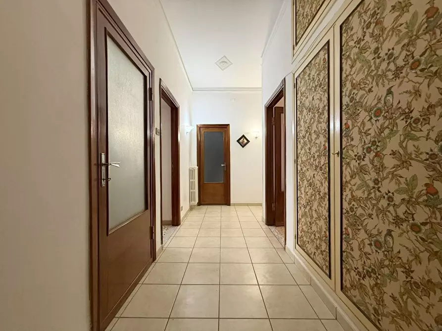 Immagine 3 di Appartamento in vendita  a Siena