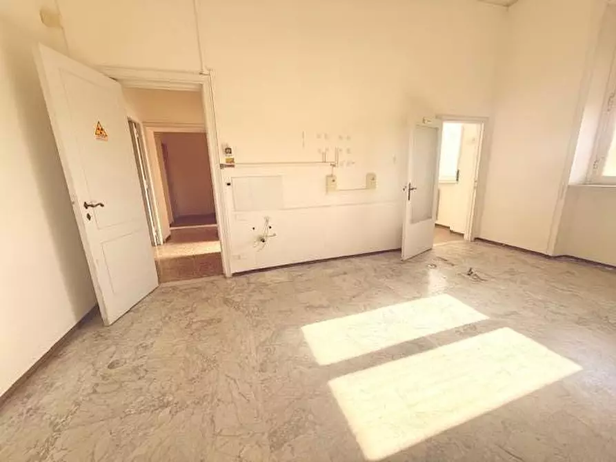 Immagine 19 di Appartamento in vendita  a Siena