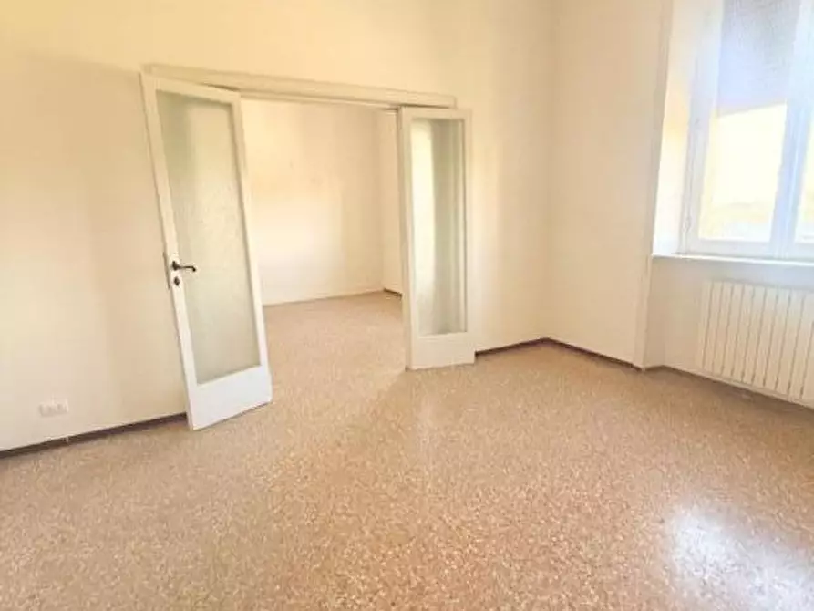 Immagine 9 di Appartamento in vendita  a Siena