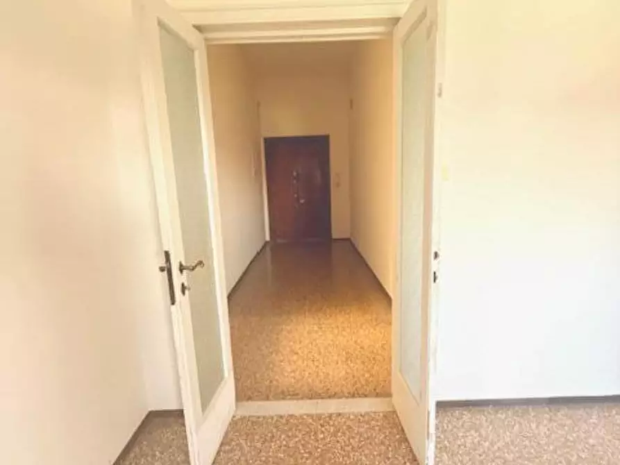 Immagine 11 di Appartamento in vendita  a Siena