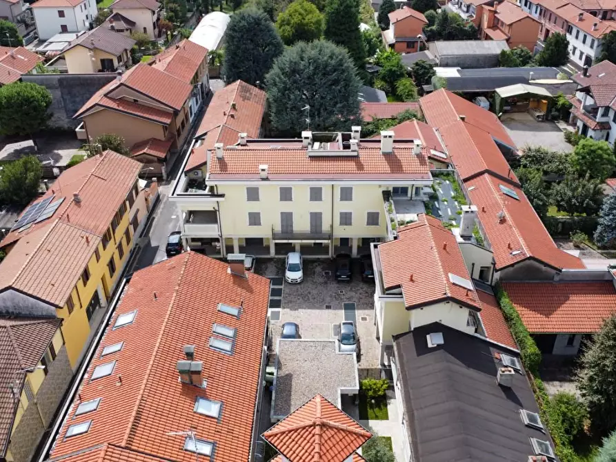 Immagine 2 di Negozio in vendita  a Arluno