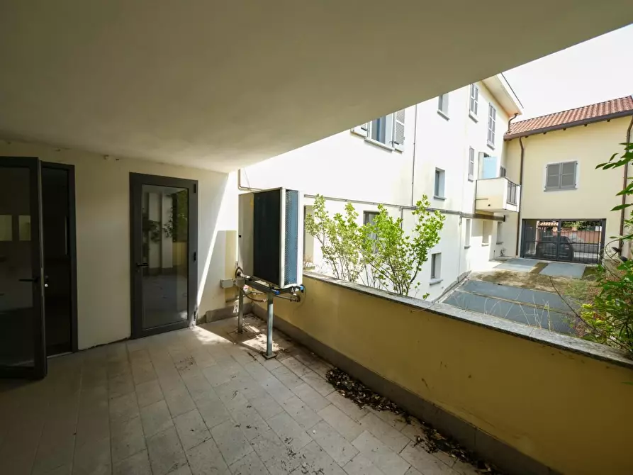 Immagine 4 di Negozio in vendita  a Arluno