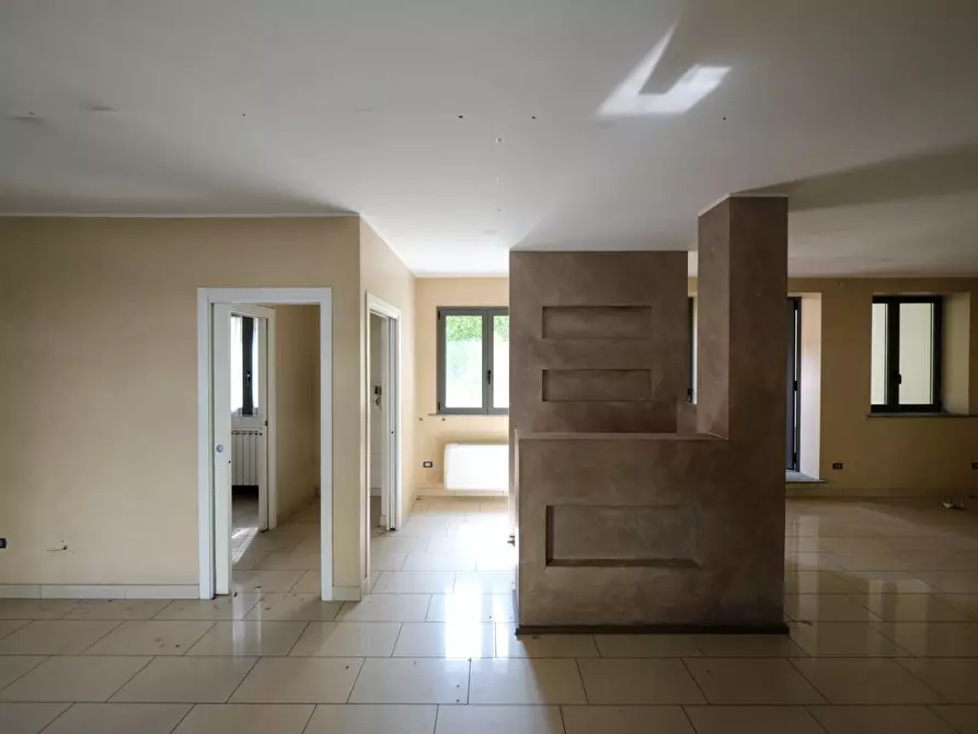 Immagine 14 di Negozio in vendita  a Arluno