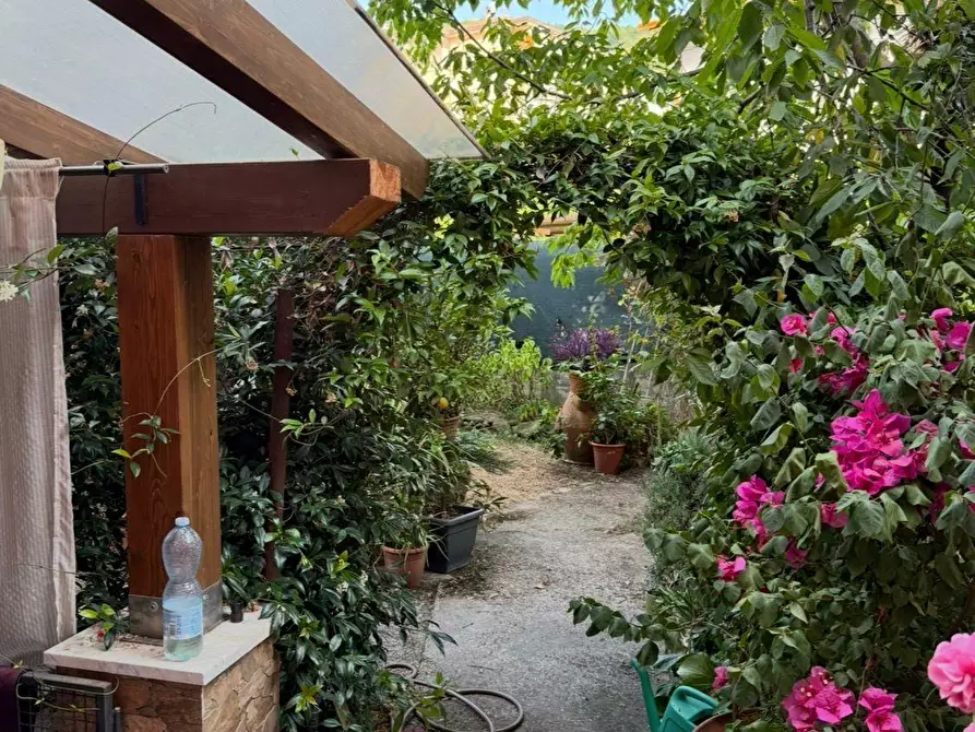 Immagine 1 di Appartamento in vendita  a Massa