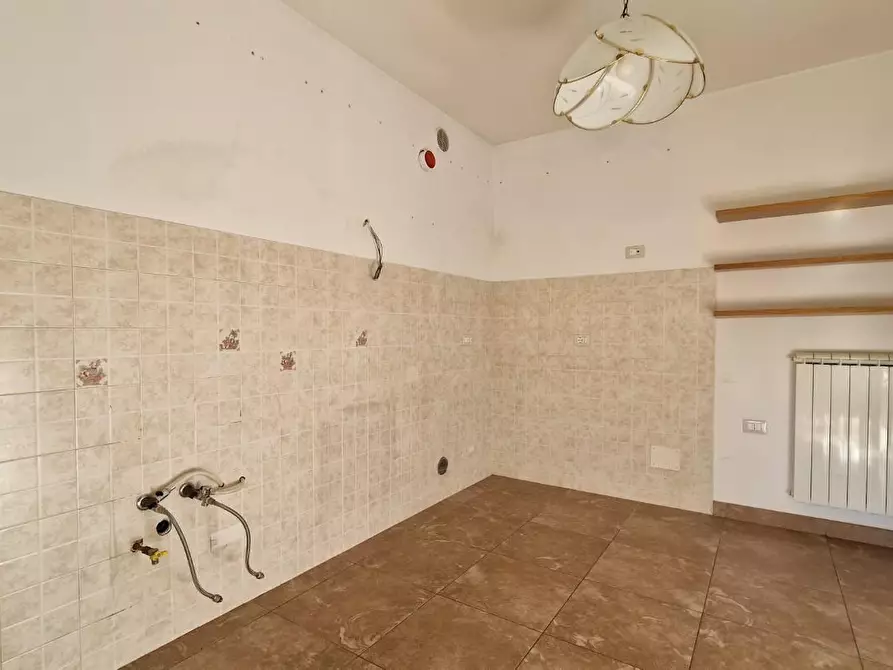 Immagine 10 di Villa in vendita  a San Giuliano Terme