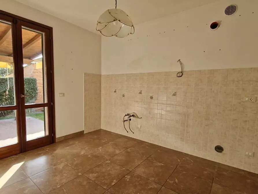 Immagine 9 di Villa in vendita  a San Giuliano Terme