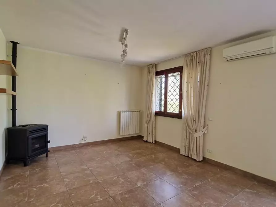Immagine 7 di Villa in vendita  a San Giuliano Terme