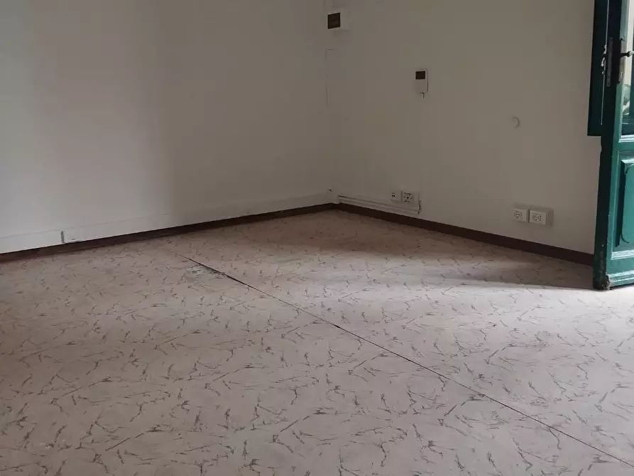 Immagine 3 di Locale commerciale in affitto  a Cascina