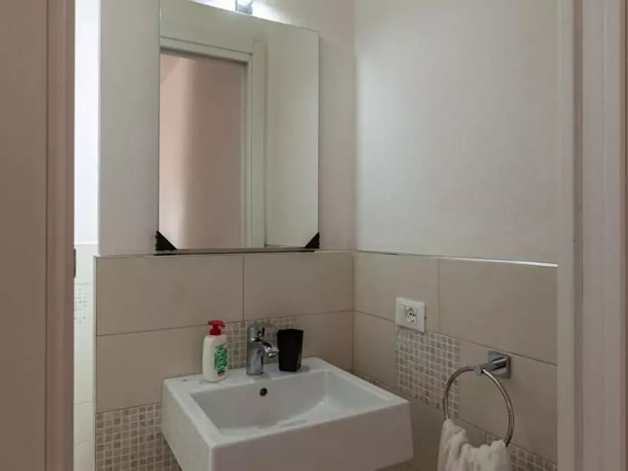 Immagine 3 di Casa semindipendente in vendita  a Carrara