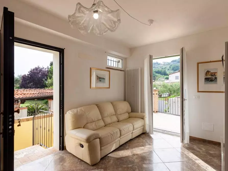 Immagine 1 di Casa semindipendente in vendita  a Carrara