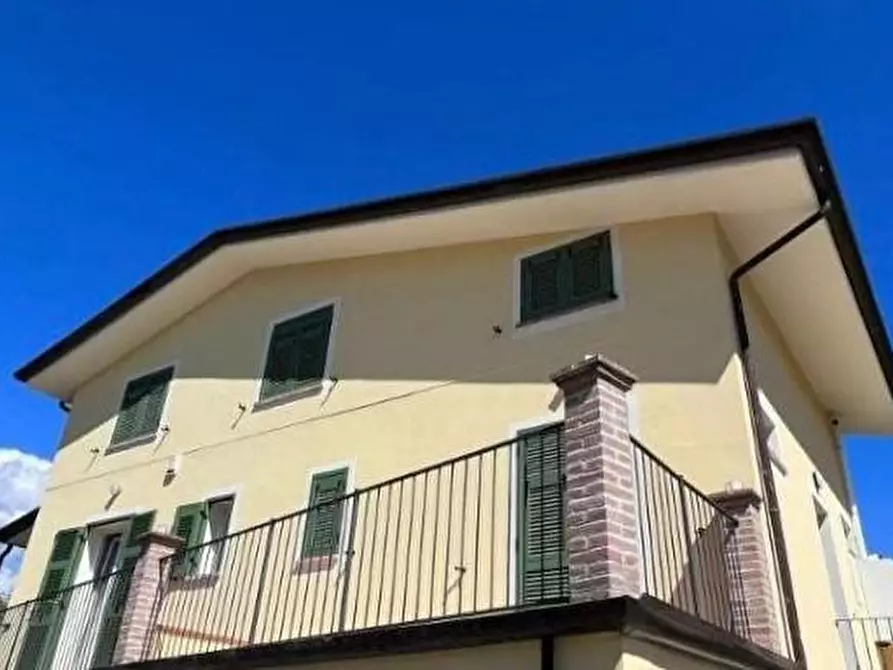 Immagine 15 di Casa semindipendente in vendita  a Carrara