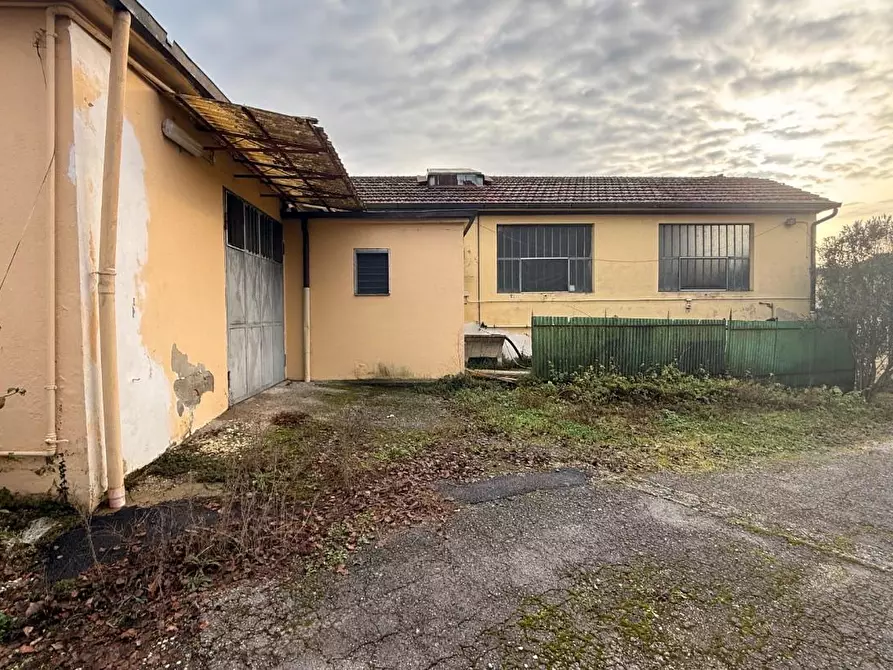 Immagine 20 di Attività artigianale in vendita  a Uzzano