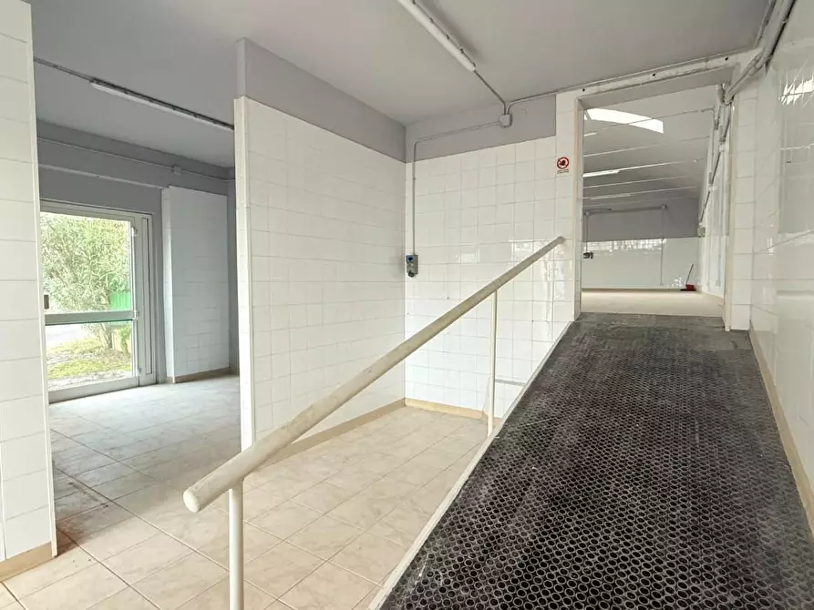 Immagine 10 di Attività artigianale in vendita  a Uzzano