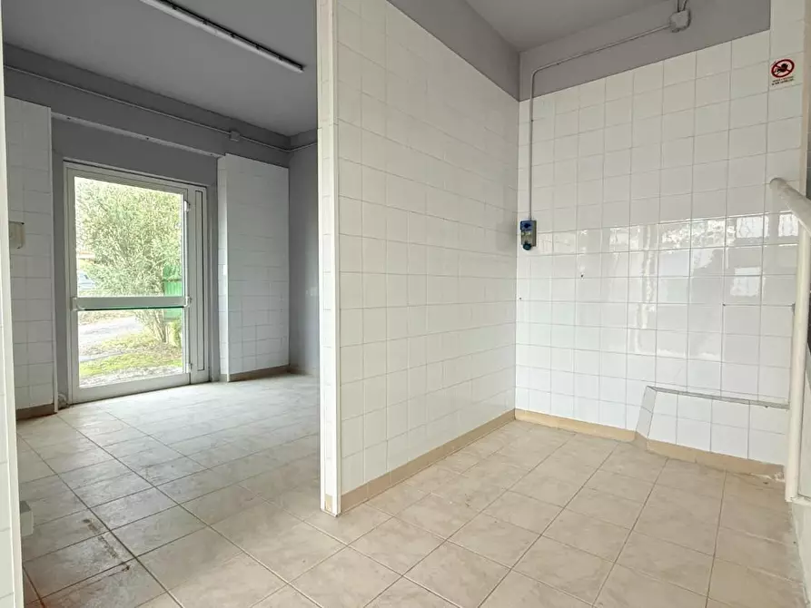 Immagine 11 di Attività artigianale in vendita  a Uzzano