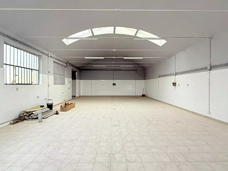 Immagine 5 di Attività artigianale in vendita  a Uzzano