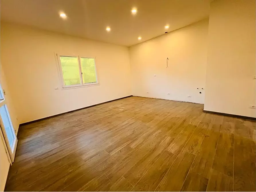 Immagine 11 di Appartamento in vendita  a Cecina