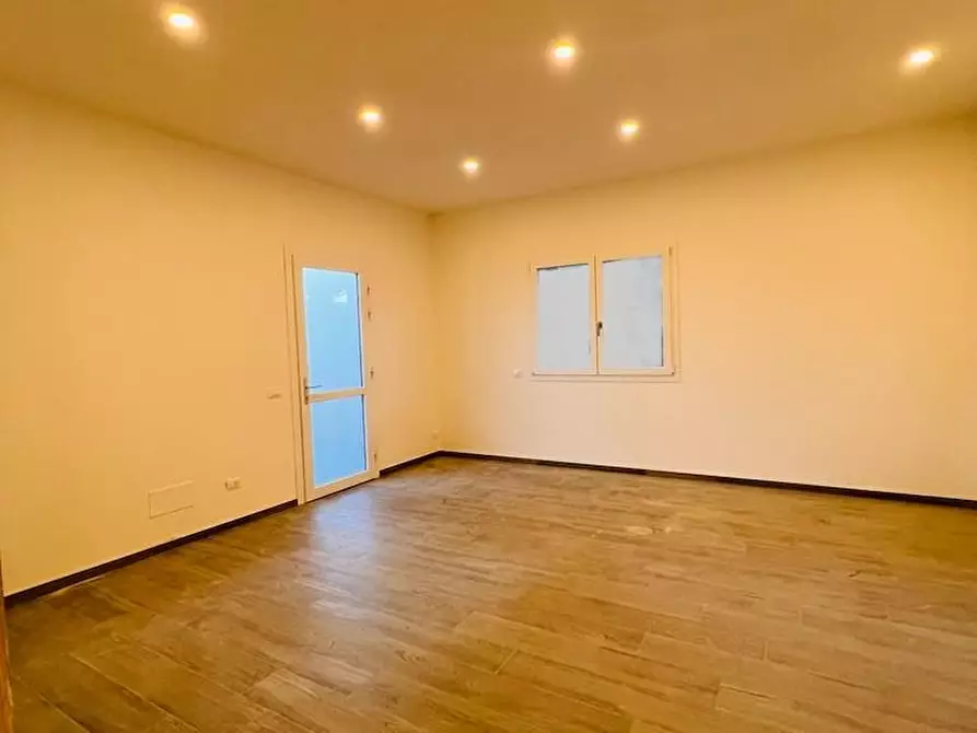 Immagine 10 di Appartamento in vendita  a Cecina