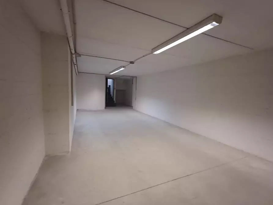 Immagine 29 di Ufficio in vendita  a Poggibonsi