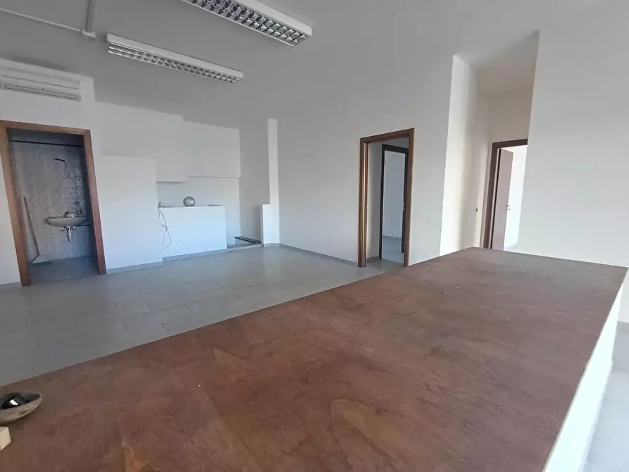 Immagine 2 di Ufficio in vendita  a Poggibonsi