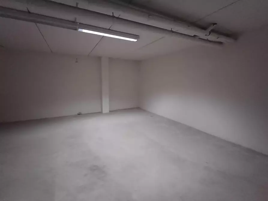 Immagine 23 di Ufficio in vendita  a Poggibonsi
