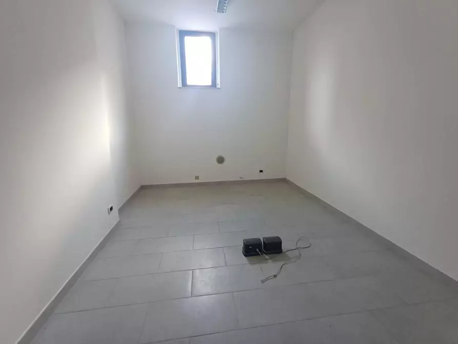 Immagine 16 di Ufficio in vendita  a Poggibonsi
