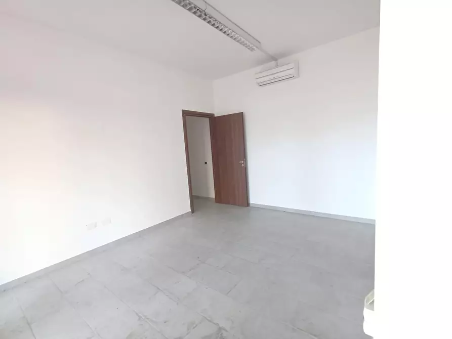 Immagine 10 di Ufficio in vendita  a Poggibonsi