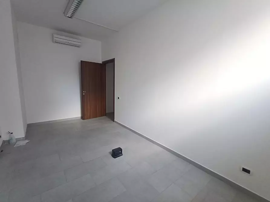 Immagine 19 di Ufficio in vendita  a Poggibonsi