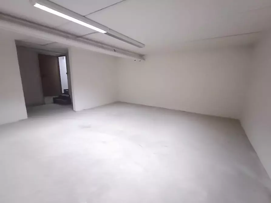Immagine 24 di Ufficio in vendita  a Poggibonsi