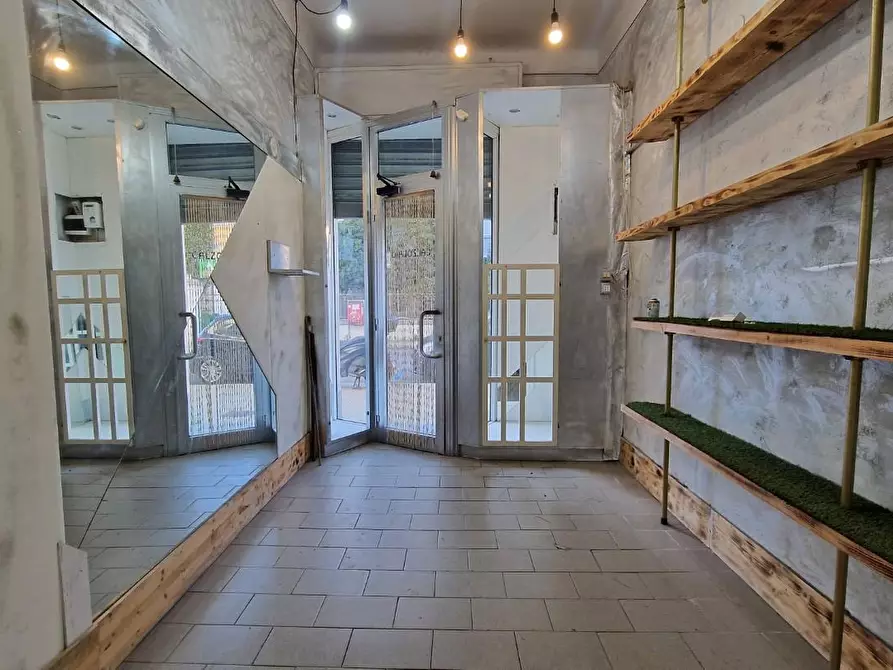 Immagine 4 di Locale commerciale in vendita  a Pisa