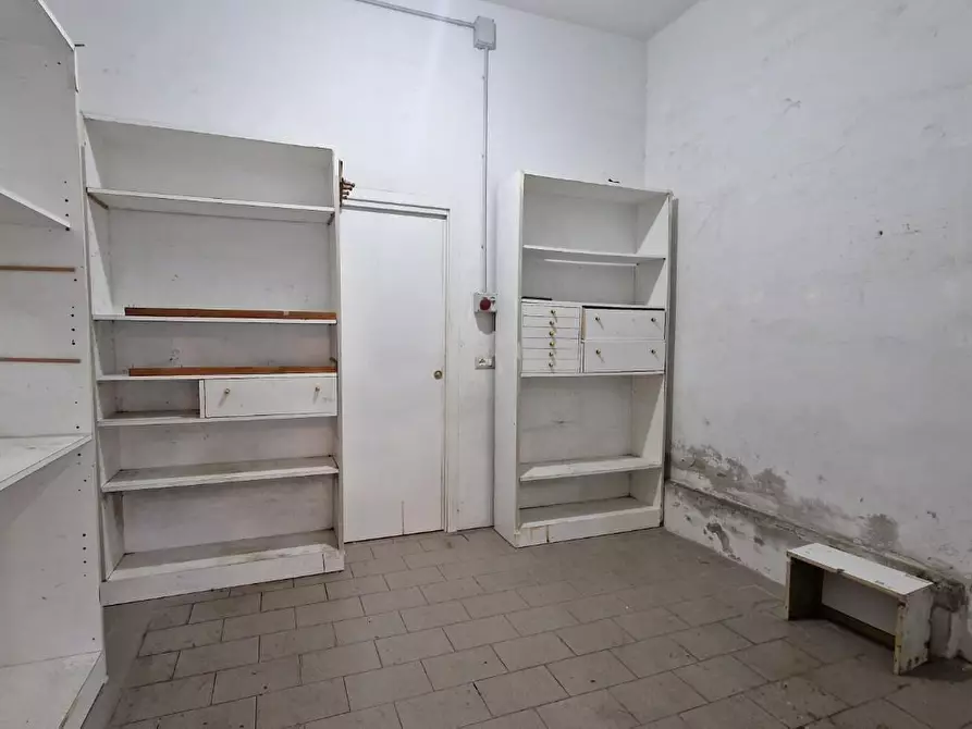 Immagine 15 di Locale commerciale in vendita  a Pisa