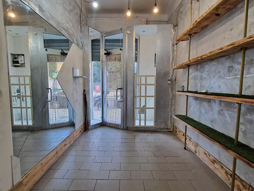 Immagine 2 di Locale commerciale in vendita  a Pisa