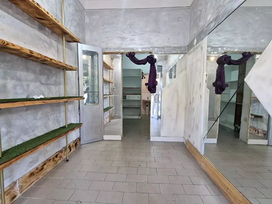 Immagine 6 di Locale commerciale in vendita  a Pisa