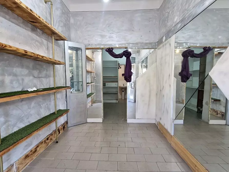 Immagine 8 di Locale commerciale in vendita  a Pisa