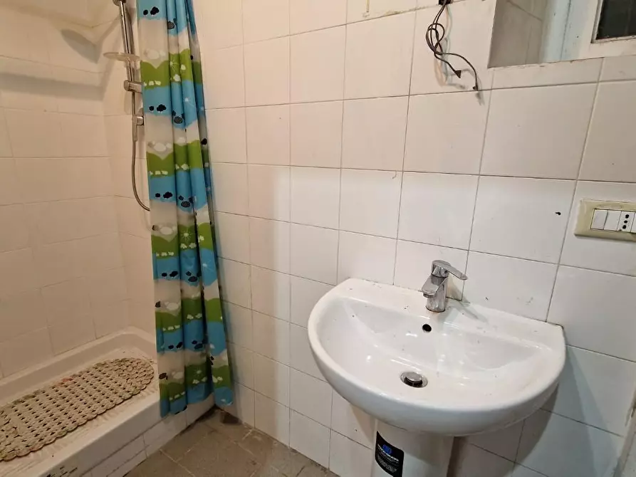 Immagine 17 di Locale commerciale in vendita  a Pisa